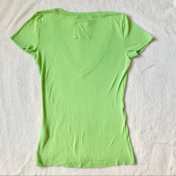 Abercrombie & Fitch green graphic v-neck tee sz XS - Picture 2 of 6